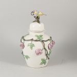 1738 8522 VASE AND COVER